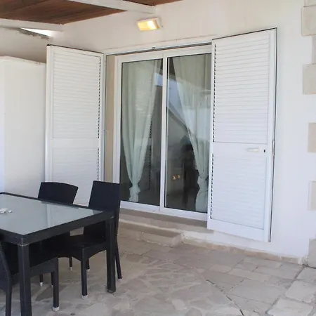 Ornella * 빌라노바 디 오스투니